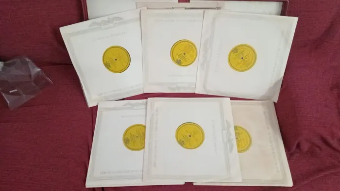 ANTIGA COLEÇÃO DE VINIL ,  4 caixas  com 12 cada totalizando 48 DISCO DE BEETHOVEN
