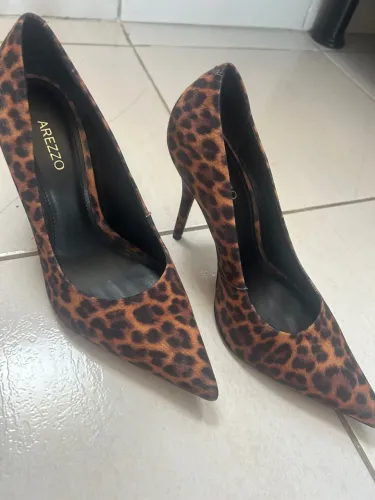 Scarpin Arezzo Animal Print