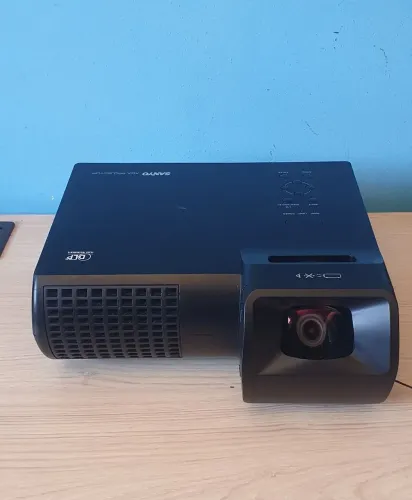 Projetor sanyo PDG-DXL100