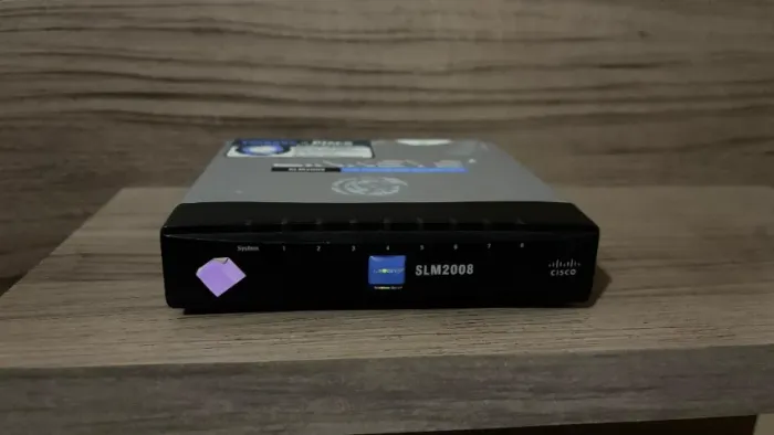Cisco LinkSys Smart Switch SLM2008 8-port 10/100/1000 Gigabit PD