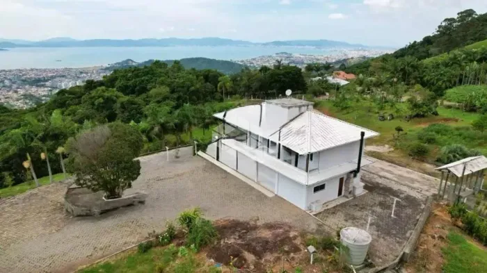 Casa com 2 quartos/dormitórios no bairro Boa Vista, em Biguaçu - SC