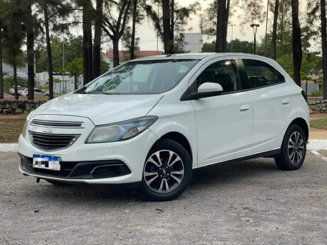 Chevrolet Onix Hatch LTZ 1.4 8V Flex Mec. 4P 2015