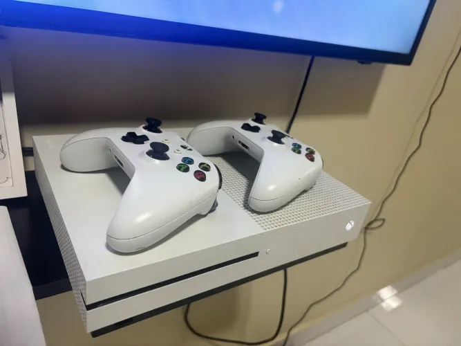 XBOX ONE SÉRIE S 1TB + 2 CONTROLES