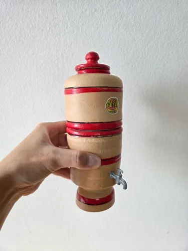Miniatura artesanal de filtro de água de barro tradicional de artesão de Paraopeba (MG)