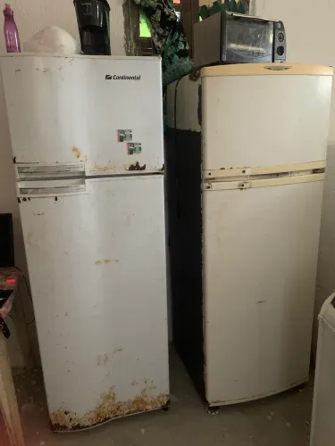 Vendo 2 geladeiras por 500$ só precisa trocar o gás 