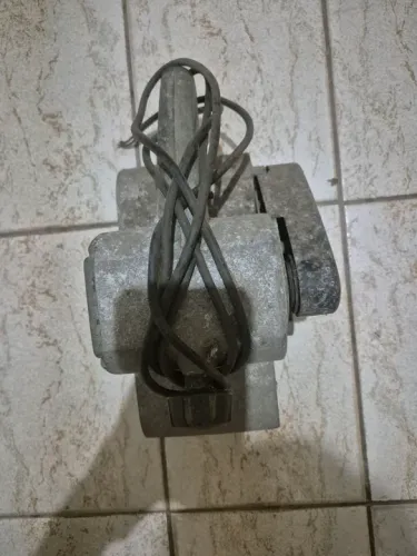 Lixadeira Elétrica 220v (Funcionamento mas está sem a correia)
