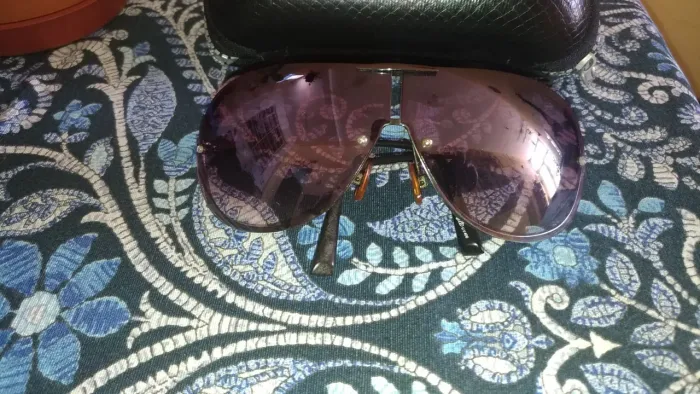 Óculos de sol masculino estiloso, vai com a capa, envio qq local. E outros.