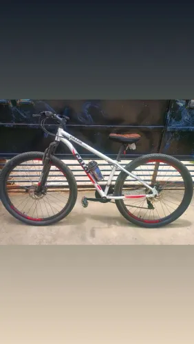 Bicicleta profissional semi nova