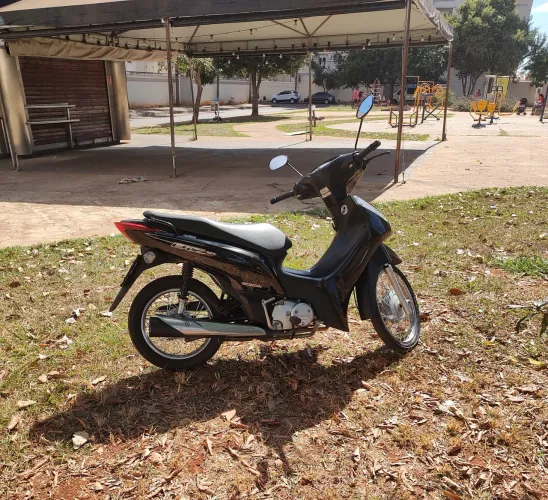 Vendo. Tudo funcionando.Isento de IPVA . Tratar *
