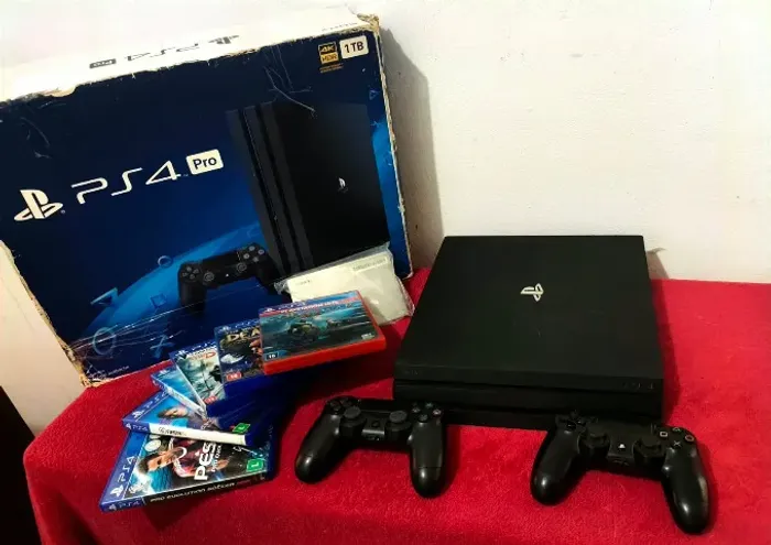 PS4 Pro 4k C/ Caixa e JOGOS - Ac cartão