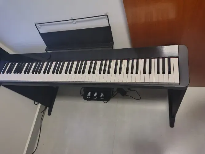 Piano Digital Casio Privia S1000 - Incluso Suporte em Madeira e Pedaleira Tripla