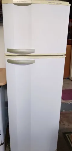 Geladeira Duplex Electrolux DC33 super freezer