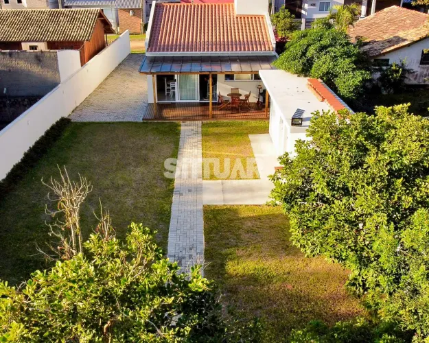 Casa em frente à Lagoa, Ponta da Barra, Laguna SC