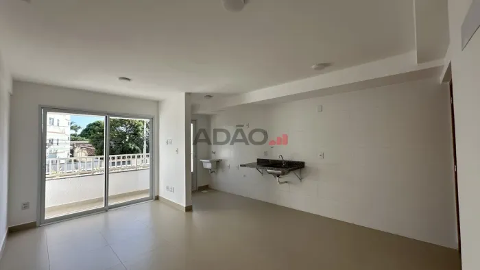 Apto de 2Q com 1 suíte na avenida leste oeste