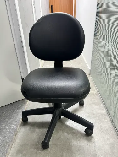 Doação de cadeiras de escritório 