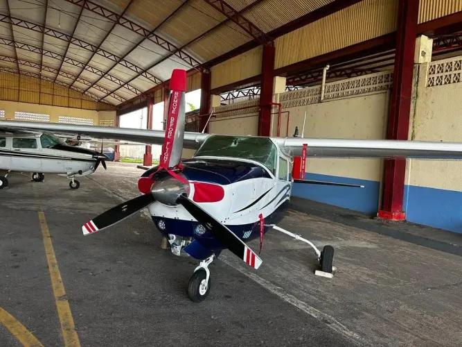 Cessna 210M