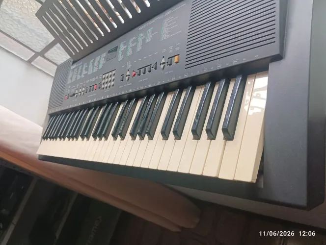 Teclado 5/8 yamarra PSR ,200