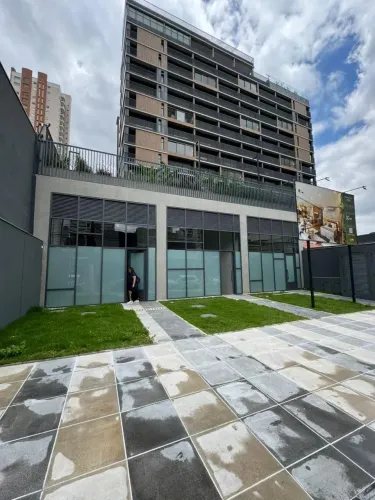 Centro comercial para aluguel possui 90 metros quadrados em Vila Gomes Cardim - São Paulo