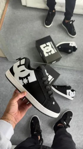 Tenis DC court graffik Preto nobuck