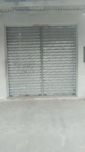 3 Portas de correr para comércio.