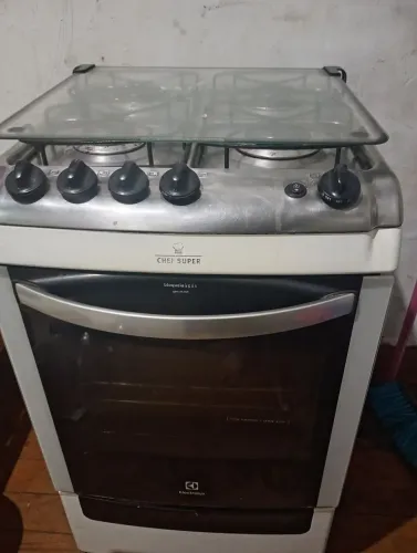 Fogão da Electrolux 4 bocas já vem com o registro e a mangueira do gás