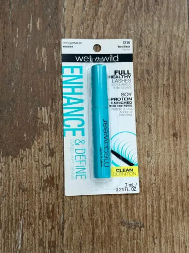 Máscara de Cílios Wet n Wild Megawear Very Black hidratante c/ Proteína de Soja e Pantenol