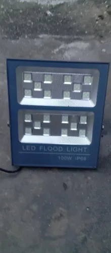 Refletor 100w funcionando 