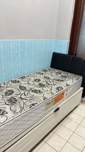 Cama box baú solteiro em ótimo estado acompanha colchão d 33 e cabiceira