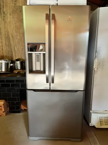 Geladeira Electrolux 3 portas (não funciona)
