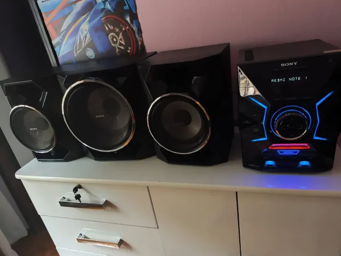 Som Sony GPX55 1400RMS de potência.