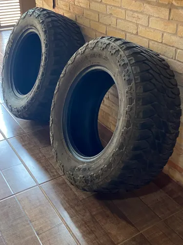Pneu P/ Caminhonete Aro 18