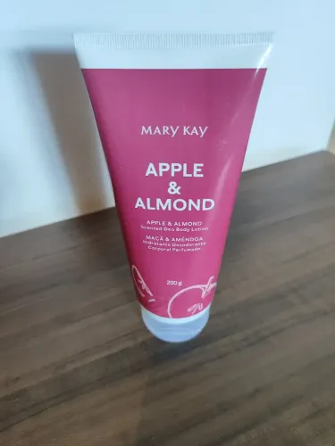 Hidratante Desodorante Corporal Perfumado Maçã e Amêndoa Mary Kay 
