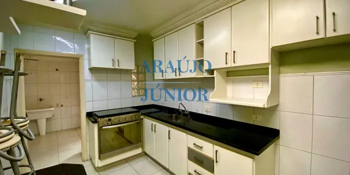 Apartamento no Condomínio Amaralina, Vila Jones, sendo 3 quartos, 1 suíte, 1 sala, 2 banhe