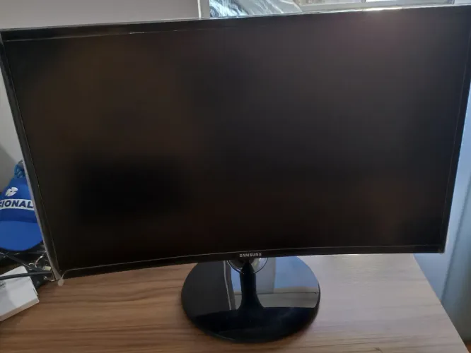 Monitor Samsung Curvo 27" C27F390FHL - FreeSync, 1800R, HDMI/DVI/DP