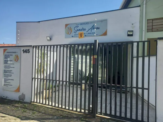 Ponto comercial com 5 salas de atendimento, salão ideal para pilates, auditório para curso