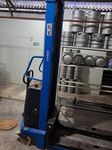 Empilhadeira elétrica 1.5 t 3,5m tander