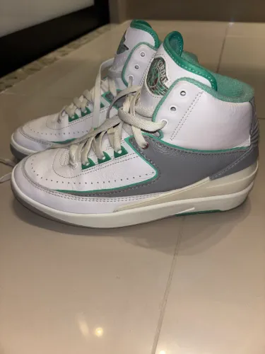 Women's Air Jordan 2 Retro na cor Crystal Mint