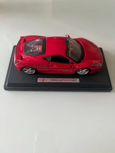 Miniatura Ferrari 458 Italia 2010 1:24 | Base Expositora 