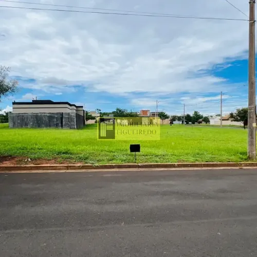 Venda de terreno no condomínio Damha Fit com 225m².