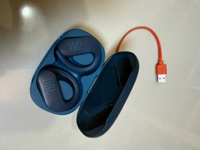 Valor simbólico fone jbl com defeito