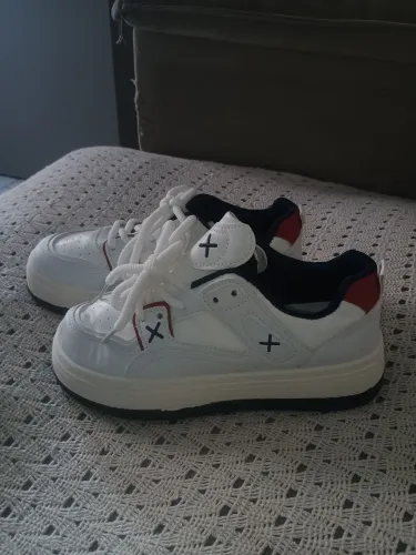 Tênis Feminino Branco de Xadrez N°37.