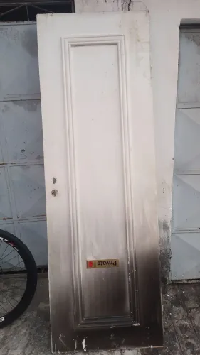 porta em perfeito estado