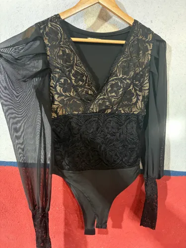 Bazar roupa usada somente uma ou duas vezes 