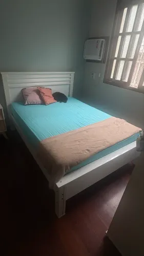Cama com colchão casal 