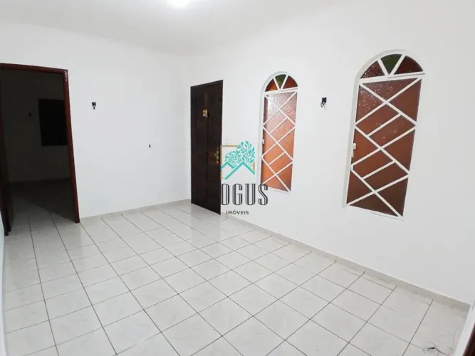 Casa térrea (não individual) com 2 dormitórios para alugar, 70 m² por R$ 1.900/mês - Ferra