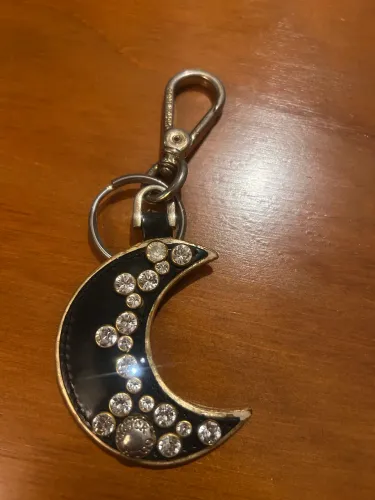 chaveiro victor hugo com swarovski