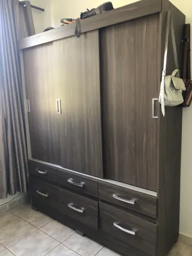 Guarda-roupa 3 portas com 6 gavetas