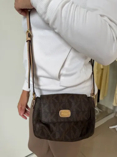 Bolsa Michael Kors Original Crossbody Monograma MK Marrom- alça de couro