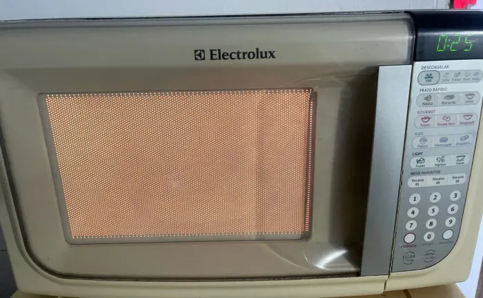Vende - se esse microondas