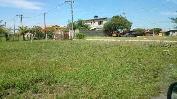 Terreno 50m x 10m (500m² ) em condomínio próx. Praia Unamar